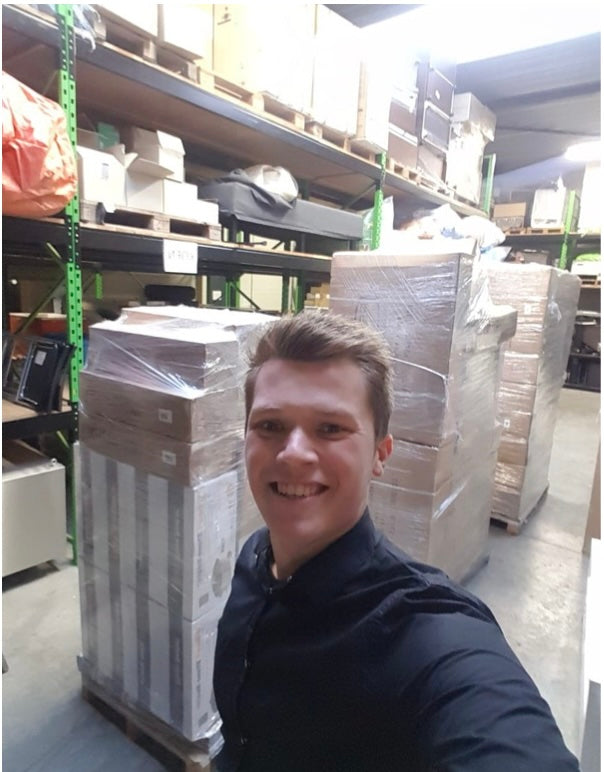 Ik met een pallet massagetafels